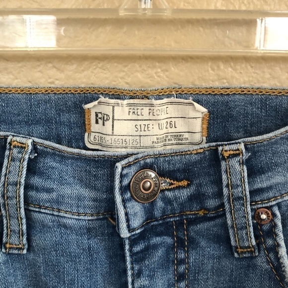Free People High Waisted Distressed Jeans Size 26 L - Picture 2 of 3